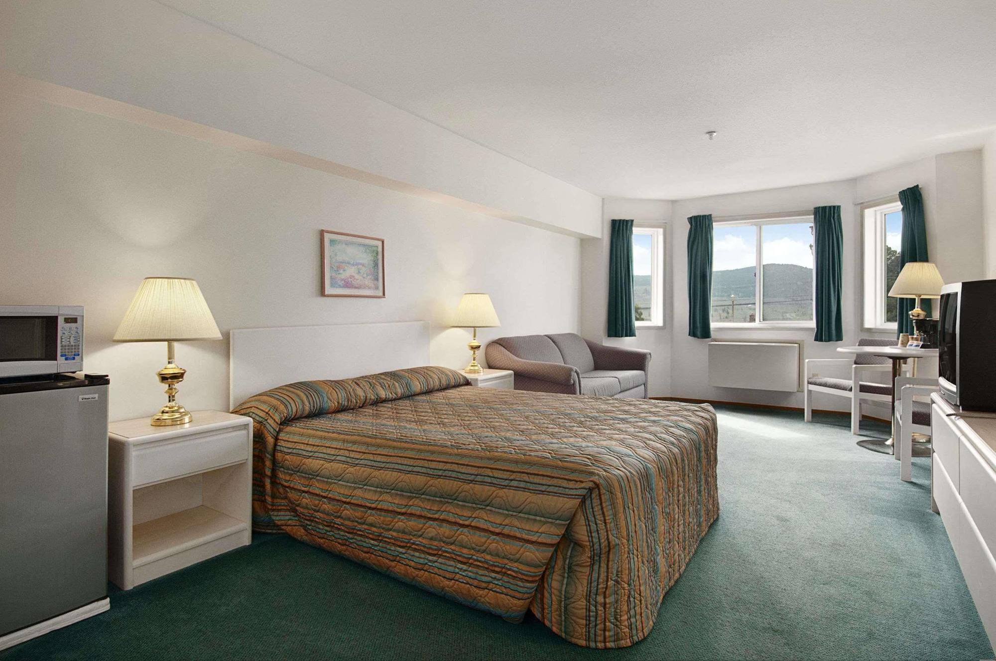 מריט George Mountain View Hotel & Resto מראה חיצוני תמונה